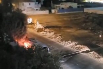 احتراق حافلة بعد رشها عبارات مسيئة باللغة العربية في الرملة